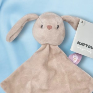 Lapin NATTOU plat beige rose