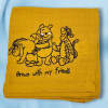 SOS doudou Winnie DISNEY Baby en lange orange 60x60 cm motifs Winnie et ses amis Grown with my friends