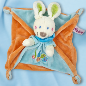 SOS doudou lapin POMMETTE carré plat bleu et orange cubes et quilles brodés
