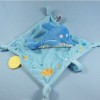 Dauphin MOTS D'ENFANTS doudou carré plat