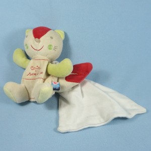 Chat SUCRE D'ORGE doudou cajou beige et vert mouchoir blanc