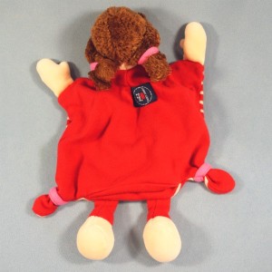 Poupée fille SAINT JAMES doudou plat rouge