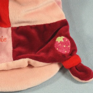 Ours DOUDOU ET COMPAGNIE marionnette rose fraise