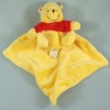 Winnie DISNEY NICOTOY doudou carré plat jaune