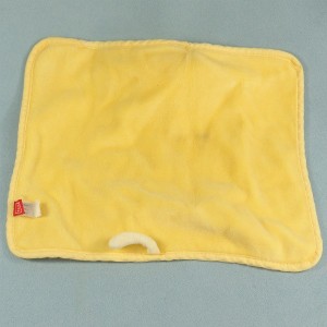 Chat TEX CARREFOUR doudou rectangle plat jaune