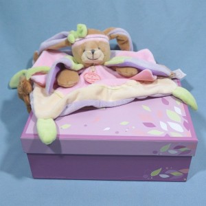 Lapin Lila DOUDOU ET COMPAGNIE carré plat rose