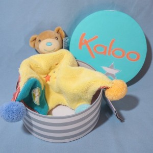 Ours KALOO Bliss doudou plat jaune pompons
