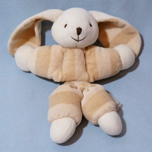Lapin CMP doudou rayé beige