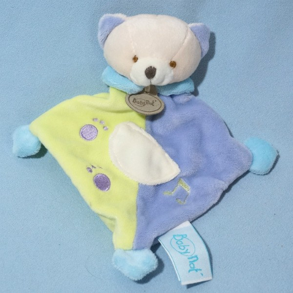 Ours BABY NAT doudou plat bleu, violet et vert note de musique