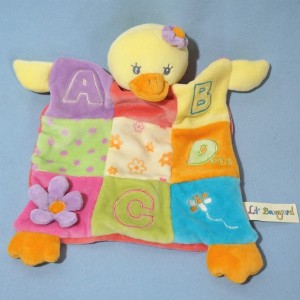 Canard LIL' BARNYARD doudou plat patchwork abcd
