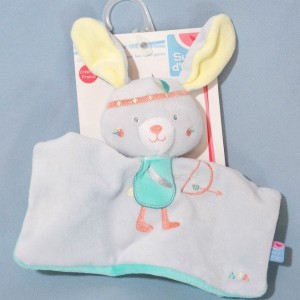 Lapin SUCRE D'ORGE doudou carré plat indien