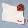 Coccinelle BABYGRO doudou plat blanc et rouge