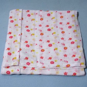 lange ou couche carré MOTS D'ENFANTS doudou blanc fleurs rose et jaune