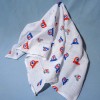 lange ou couche carré MOTS D'ENFANTS doudou blanc voitures bleus et rouges
