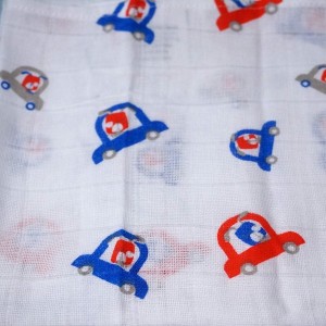 lange ou couche carré MOTS D'ENFANTS doudou blanc voitures bleus et rouges