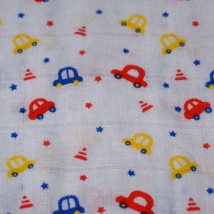 lange ou couche carré MOTS D'ENFANTS doudou blanc voitures bleus et rouges
