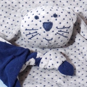 Chat BOUT'CHOU doudou carré plat gris et bleu marine