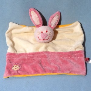 Lapin TEX CARREFOUR doudou plat rose fleur