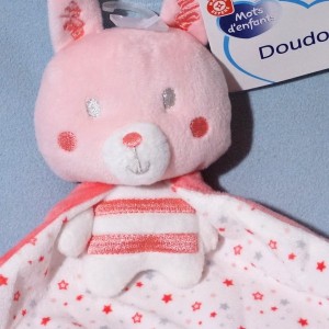 Lapin MOTS D'ENFANTS doudou plat rose et blanc coeurs