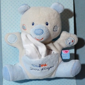 Ours SUCRE D'ORGE doudou Cajou beige et bleu mouchoir blanc