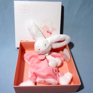 Lapin DOUDOU ET COMPAGNIE "Pompon" plat blanc et rose corail