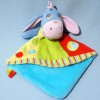 NICOTOY doudou âne Bourriquet Disney plat bleu, rouge, vert et jaune