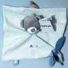 Jules l'ours NATTOU doudou carré plat bleu