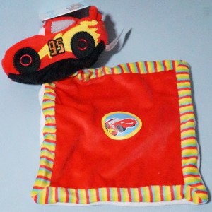Voiture Cars Flash Mc Queen DISNEY NICOTOY (Kiabi) sos doudou carré plat rouge