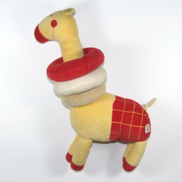 Girafe DPAM doudou Du Pareil Au Même jaune et rouge avec anneaux