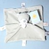 Ours BOUT'CHOU (Monoprix) doudou carré plat gris Mon petit ours à vélo