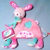 Lapin DOUDOU ET COMPAGNIE plat Tatoo rose