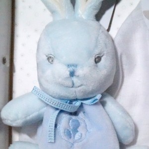 Lapin KALOO doudou Perle bleu avec lange blanc