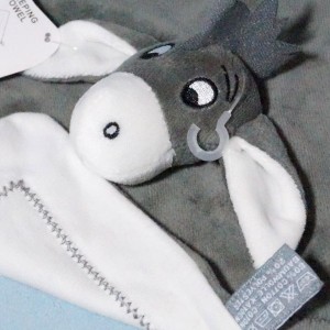 Ane Bourriquet DISNEY doudou carré plat gris