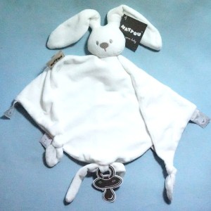 Lapin NATTOU collection "Lapidou" sos doudou triangle plat blanc