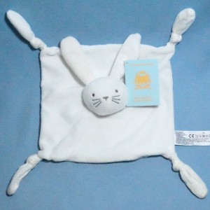 Lapin BOUT'CHOU (Monoprix) doudou carré plat blanc étoiles grises