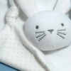 Lapin BOUT'CHOU (Monoprix) doudou carré plat blanc étoiles grises