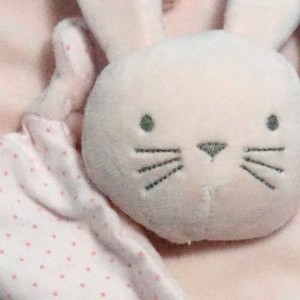 Lapin BOUT'CHOU (Monoprix) doudou carré plat rose étoiles