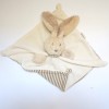 Lapin NATURE & DECOUVERTE doudou carré plat beige