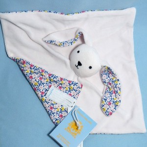 Lapin BOUT'CHOU (Monoprix) doudou carré plat rose fleurs