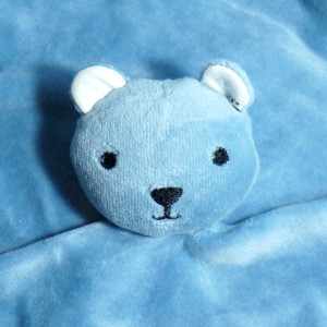 Ours BOUT'CHOU (Monoprix) doudou carré plat bleu