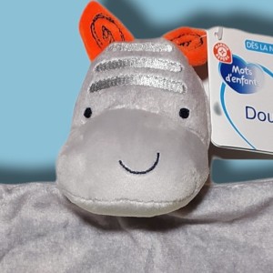 Hippopotame MOTS D'ENFANTS doudou plat gris et vert anis