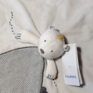 Ours NOUKIES doudou plat Sam gris et blanc