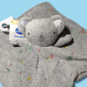 Koala MOTS D'ENFANTS doudou plat gris