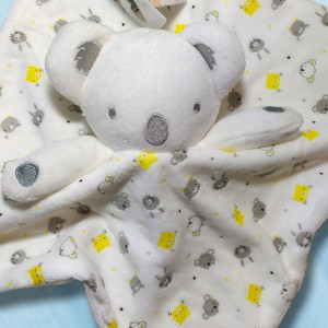 Koala MOTS D'ENFANTS doudou plat blanc