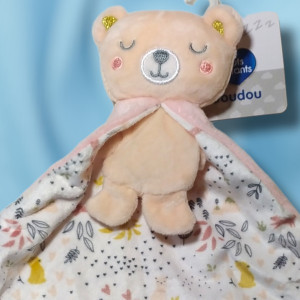 Ours MOTS D'ENFANTS doudou cape rose