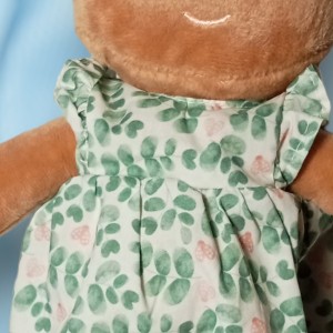 Poupée OKAÏDI OBAÏBI robe feuilles vertes
