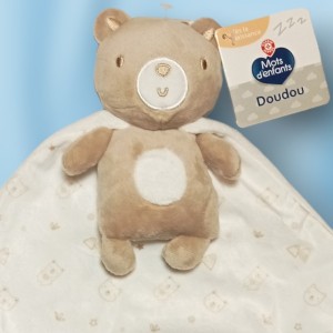 Ours MOTS D'ENFANTS doudou cape beige et blanc